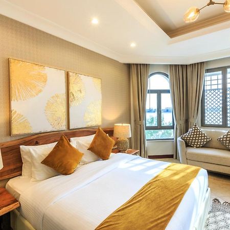 The S Holiday Homes - Stunning 5 Bedrooms Villa At The Palm Jumeirah With Private Beach And Pool Dubai Bagian luar foto
