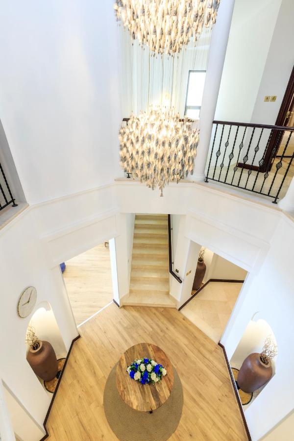 The S Holiday Homes - Stunning 5 Bedrooms Villa At The Palm Jumeirah With Private Beach And Pool Dubai Bagian luar foto